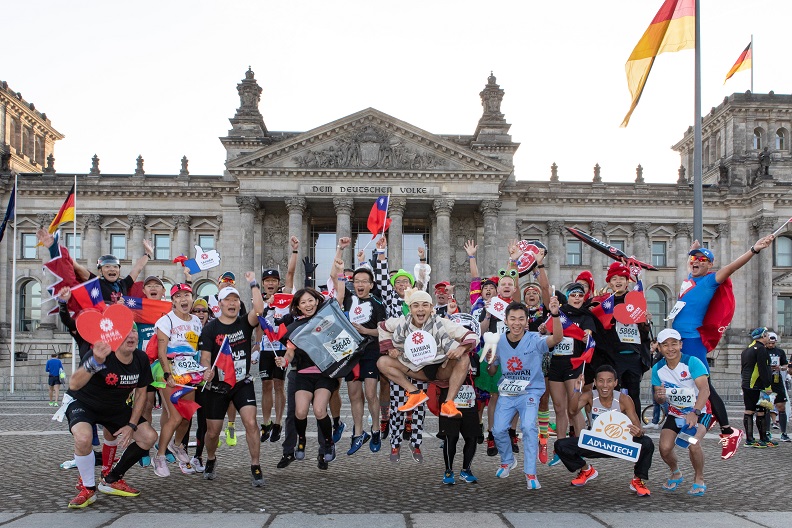 2019年台灣精品參與柏林馬拉松,邀請獲獎企業創意組隊,引起世界媒體關注,讓臺灣登上國際版面。