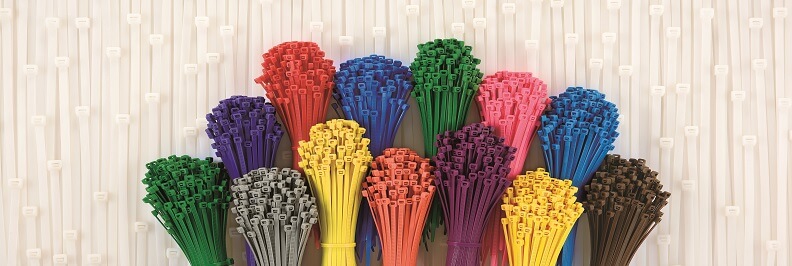 跳脫傳統紮線帶顏色，凱士士以色彩繽粉的紮線帶，成功吸引國內外買主的多樣性需求。