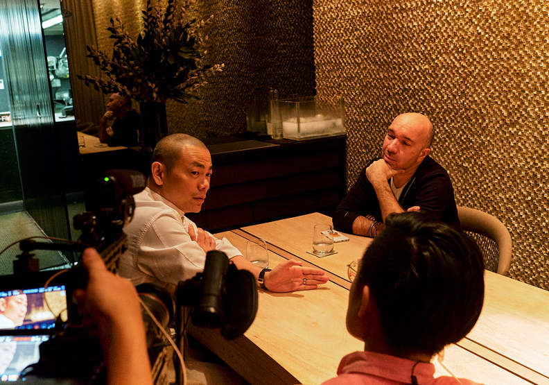 江振誠與法國恩師親密如家人。