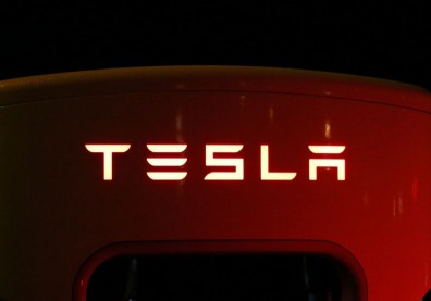暴漲，特斯拉全球銷量預估增94%！鴻海台達電等供應鏈可望接肥單