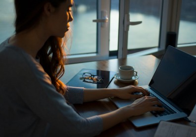 卡內基減輕疲倦與壓力的簡單方法：不要疲倦時才休息、為他人做些什麼吧！