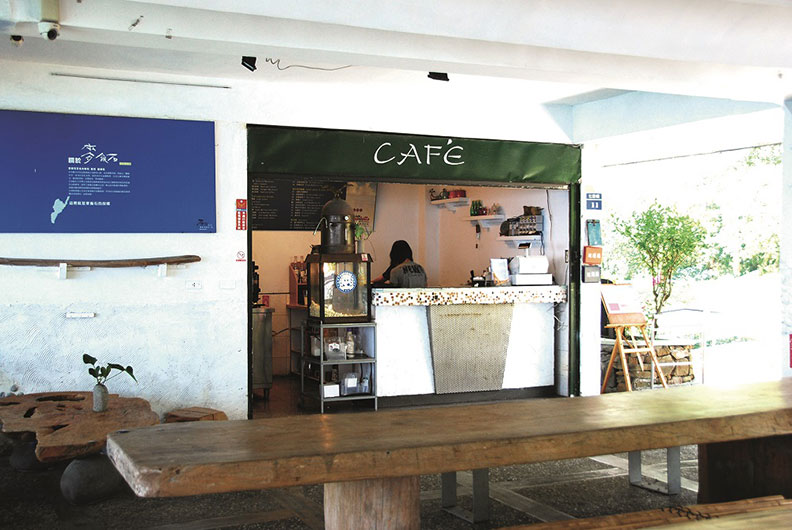 在金樽咖啡能邊喝咖啡邊享受海景。