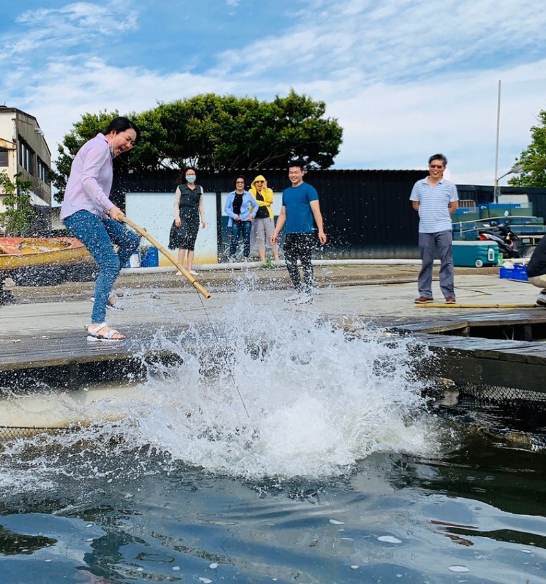 尚青海鮮自己來!藍鯨魚寮體驗食農教育。