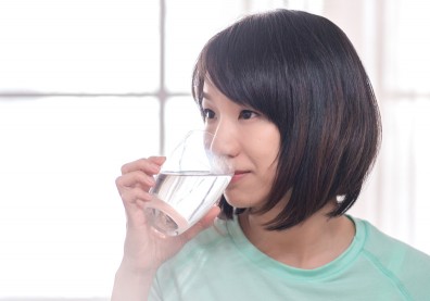 既是秋也是夏！立秋養生３要點：陽光下健走助排濕、喝溫水帶動全身循環