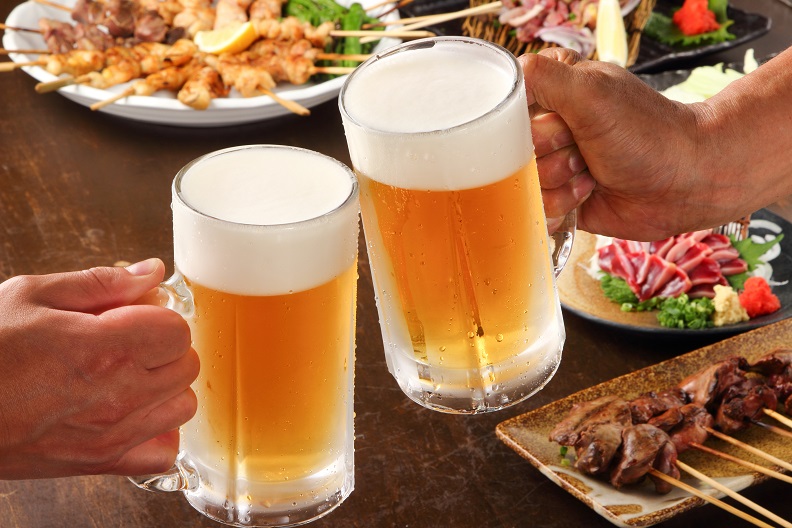 糖友在病情控制良好的前提下允許小酌,但需嚴守酒精攝取量。