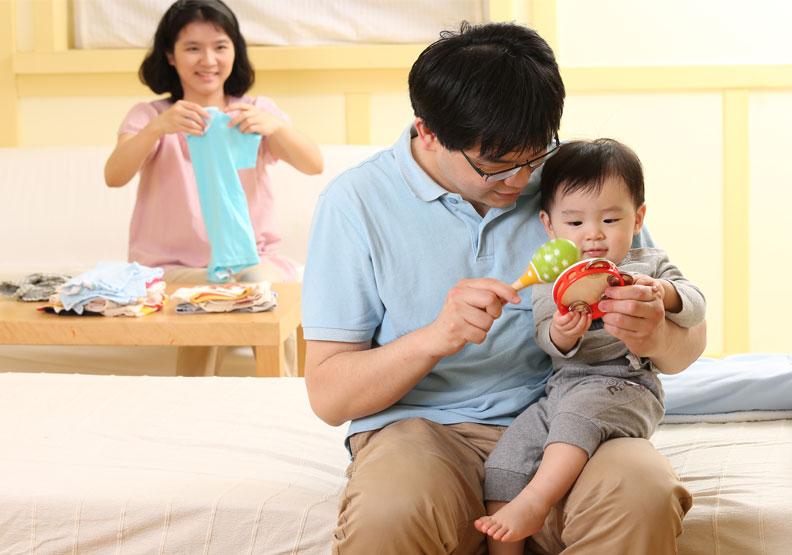 圖／共親職的爸爸成就感和幸福感最顯著。信誼基金會提供