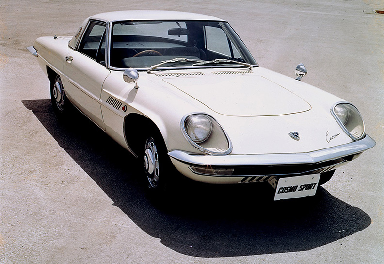 轉子引擎技術於1967年正式運用於Cosmo Sport身上，揭開MAZDA打造市售轉子引擎車款的序幕。