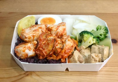 喝乳清蛋白補充蛋白質？一般人在正餐和運動後吃足原形食物會更好