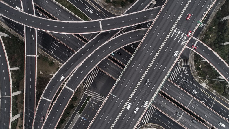 5G 切片概念類似公路系統,為通往不同目的地的車輛導引至專屬路徑。(圖片提供:光禾感知)