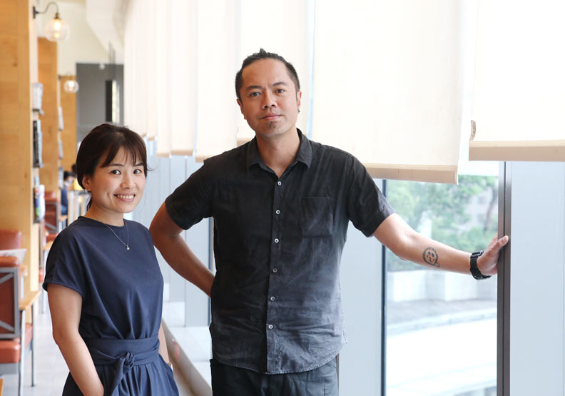 台北市城市品牌小組顧問蕭伶伃(左)和優視覺溝通設計總監王德明,是台北卡重新設計的推手。