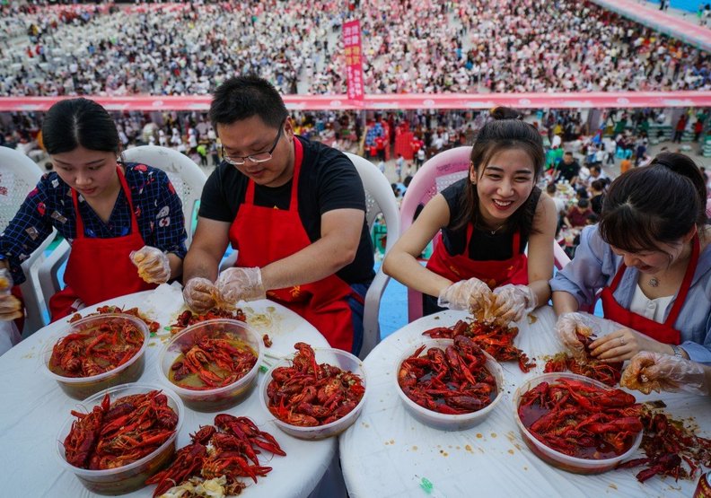 中國人就是愛「吃爆」小龍蝦！研究警告：這產業正在侵害糧食安全