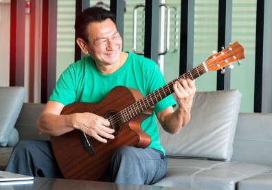 50歲後學樂器也很棒!教授:只要反覆練習,就能活化大腦