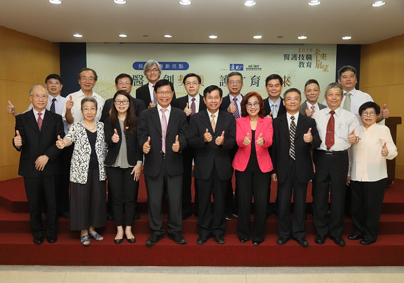 圖 / 8月17日，由《遠見》及台灣健康管理學會主辦 2020醫護技職教育展望論壇，匯聚全國各醫事科大及醫藥衛護單位代表，共商防疫醫護專才新標準，強化醫事技職教育。