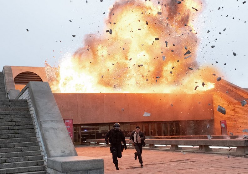 電影中震撼的爆破場面完全來真的