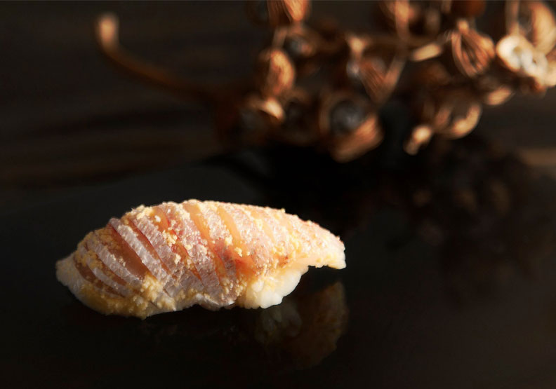 黄身酢漬小鯛。取自野村壽司のむら臉書