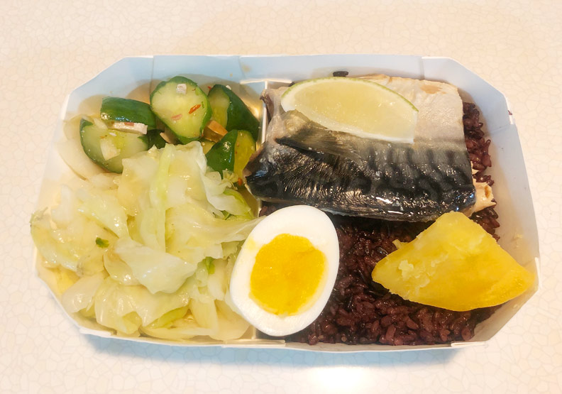 魚油中的多元不飽和脂肪酸可以幫助我們減緩發炎反應,對於肌肉痠痛也有點效果。謝君青攝