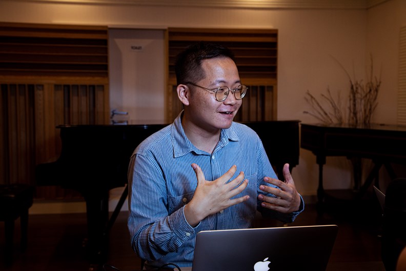 另一位節目主持人,單簧管音樂家吳毓庭。