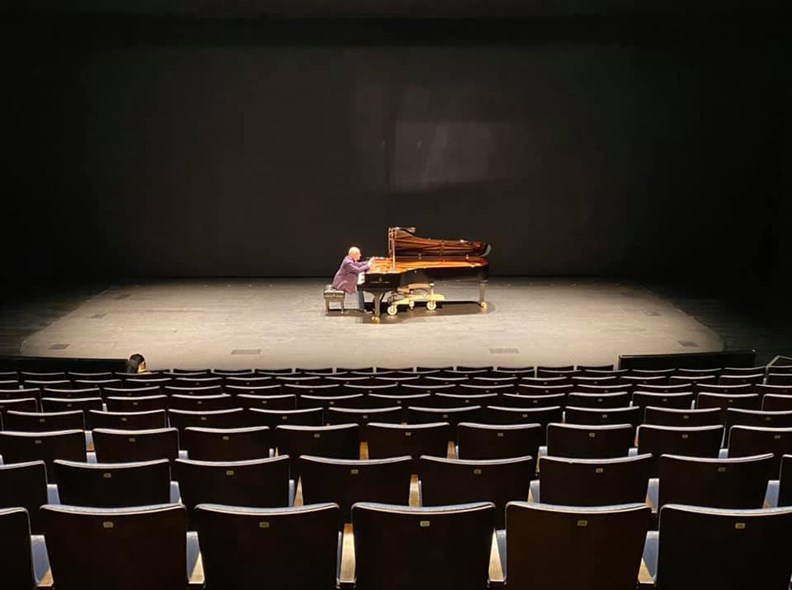 疫情打斷許多表演藝術實體活動,卻在網路世界開了另一扇窗。(圖片來源:鵬博藝術)