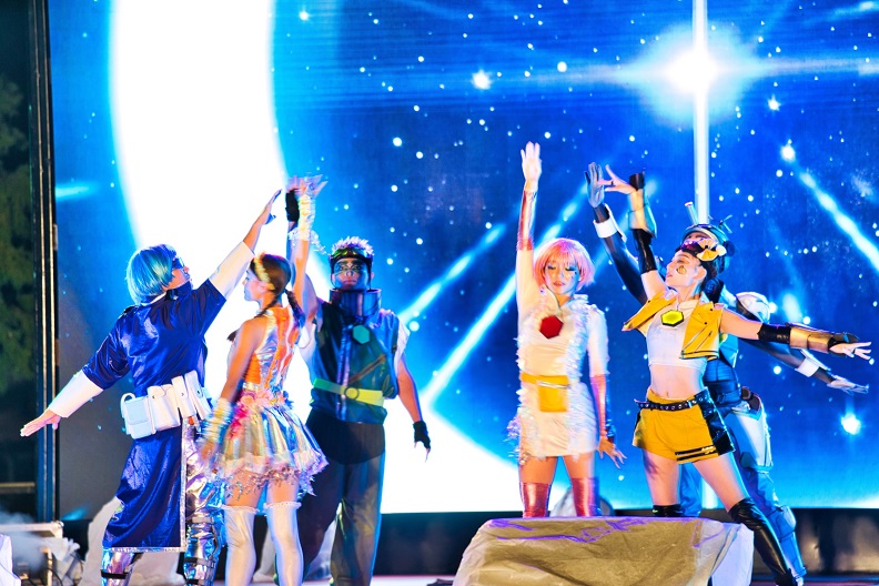 不同表演團隊為每一夜畫下繽紛色彩。