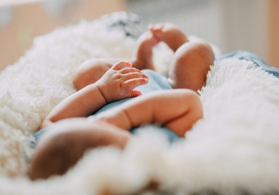 美試管嬰兒治療鬧烏龍，加州夫妻遭錯植「陌生人胚胎」生下別家寶寶