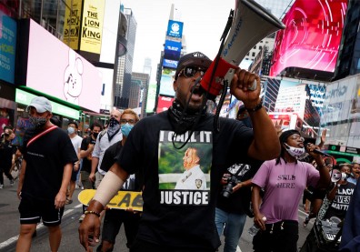 反歧視怒火再起！非裔男在孩子面前遭警槍擊，NBA也抗議罷賽