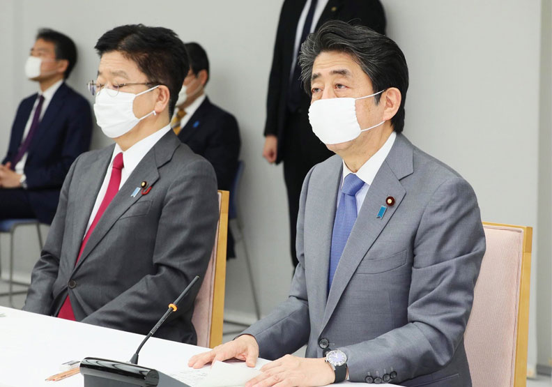 圖／日本首相安倍晉三28日下午召開記者會，宣布辭去首相職務。取自AbeShinzo twitter