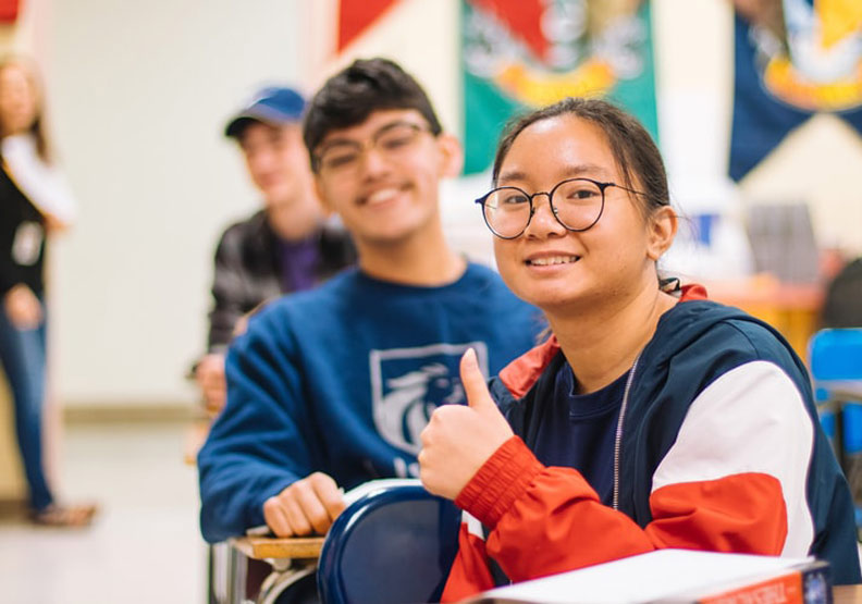 移民很多方式可以融入,包括學習當地語言、入境隨俗,以及與當地人分享自己的文化傳統。取自unsplash