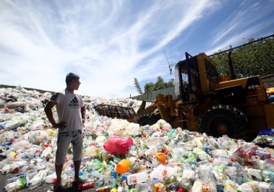 採不到腳邊玫瑰，天邊彩虹有何意義