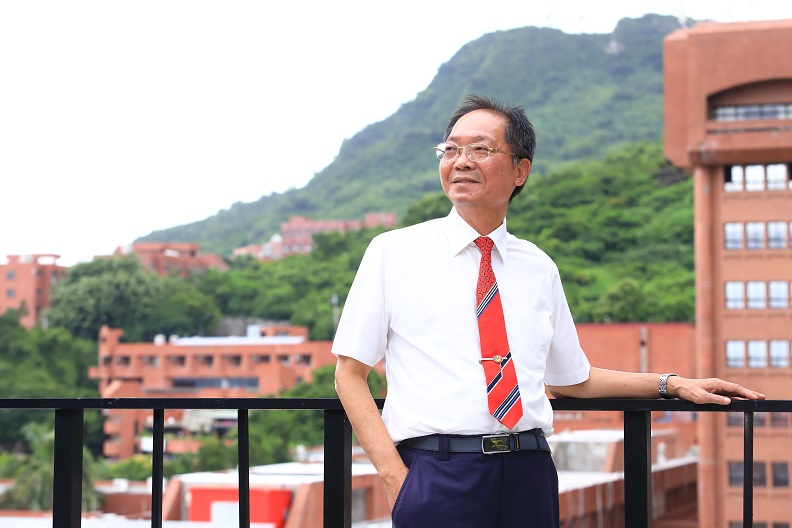 國立中山大學海洋環境及工程學系西灣講座教授陳陽益。