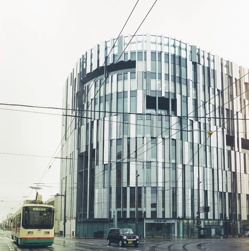 2015年開幕的富山玻璃美術館。©TT Studio/Shutterstock.com