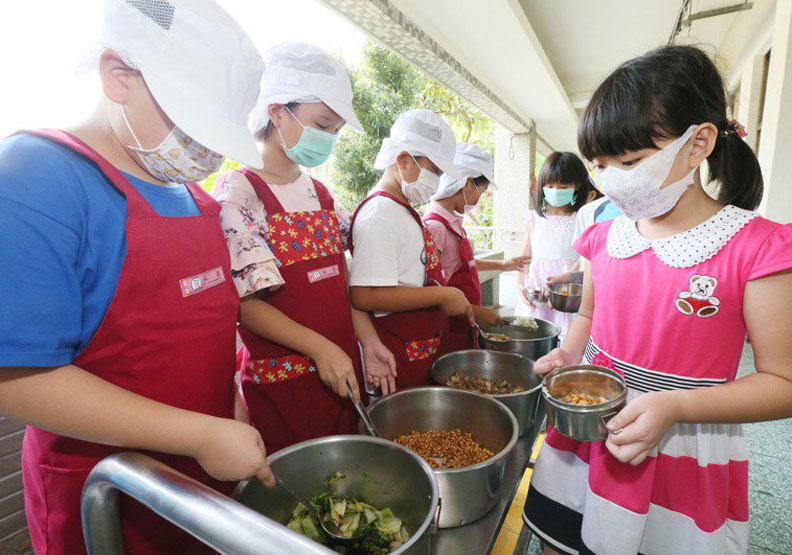 政府明年元月起全面開放萊克多巴胺豬肉進口，教育部要求學校營養午餐必須使用國產豬。聯合報系提供