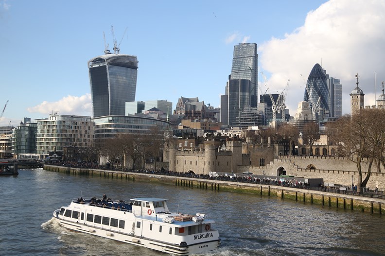 除了道路運輸,倫敦也鼓勵業者使用水路。