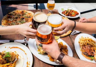 小酌一杯、派對聚會要去哪？10大熱議精釀啤酒餐廳來了！