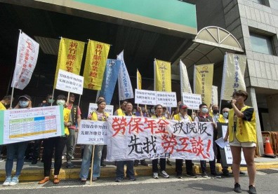 逾七成勞保年金領不到2萬元，勞團轟：將淪「下流老人」