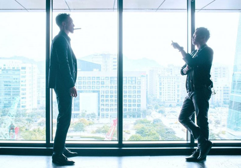 王陽明(左)和孫鵬在片中對立。