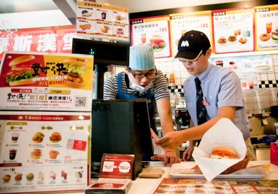 在日本陷入苦戰的摩斯漢堡，為何能在台灣表現亮眼？