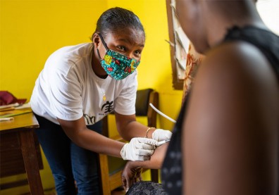 半數疫苗都被富國訂走，分配不均恐成貧國防疫隱憂！