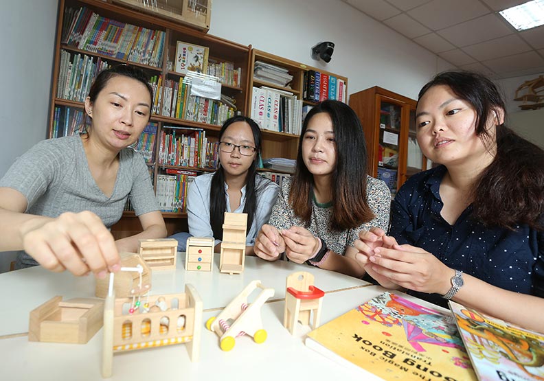 中山醫學大學語聽系副教授蔡孟儒解說，高齡化社會來臨，語言與聽力復健需求將大漲。