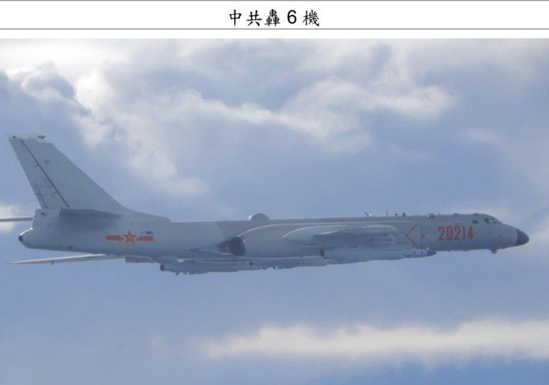 圖／空軍司令部今天下午發布共機挑釁動態，大批共機再度侵入我西南空域防空識别區。國防部