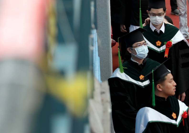 2020年新冠肺炎下，許多畢業生都迷茫於不確定的未來，但研究所讀與不讀，思考看短更要看長。