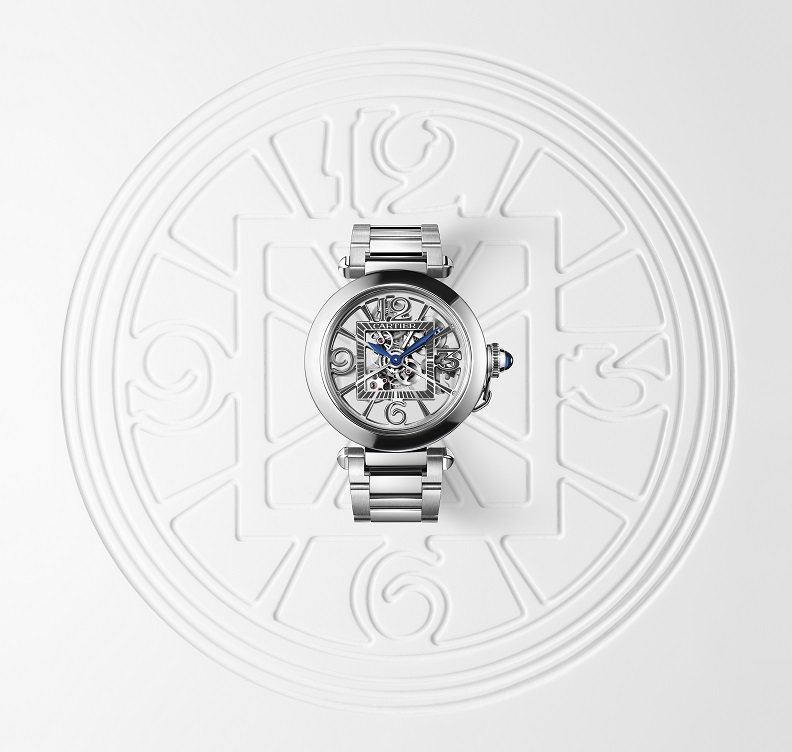 Pasha de Cartier腕錶保留外圓內方的原始設計,搭配四枚超大尺寸阿拉伯數字,恰如對自我的堅持,卻留下更多開放的可能。