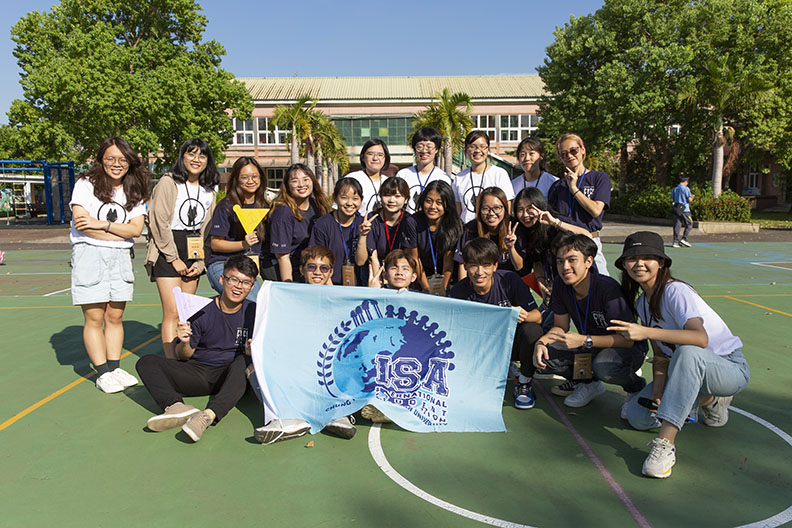 中原大學商管系、企管系、isa國際學生聯誼會，帶著使命感參與大海計畫的推動，大四畢業生在暑假期間仍協助進行二十幾場活動。 留下難忘的大學生活回憶。