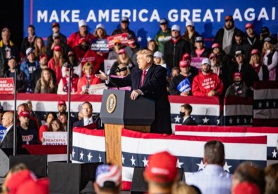 據調查，川普造勢活動已讓逾3萬人染疫，主因仍是民眾不戴口罩