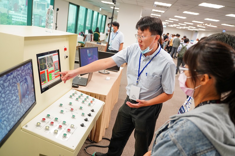 工研院展現VR虛擬訓練模擬的成果。