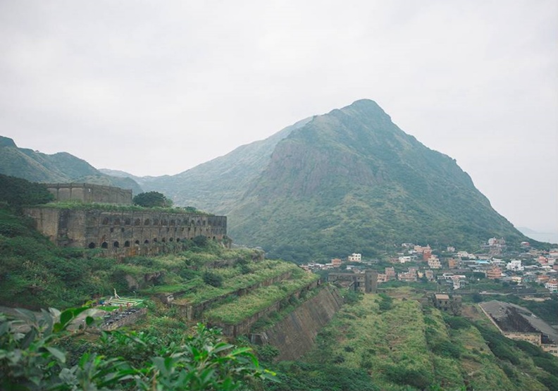 從長仁公園的位置,拍攝十三層遺址 取自:新北市觀光旅遊網
