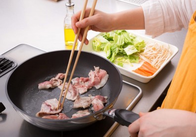 肉呈現粉紅色就是沒熟，不能吃？耐熱的「去氧肌紅蛋白」可能讓你誤會了