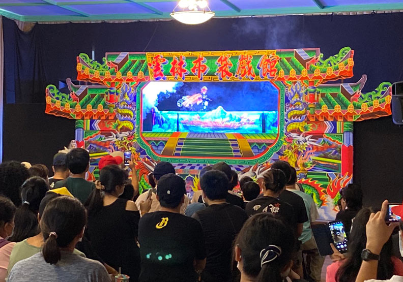 洲明園當天現場的演出內容「豬頭超人」。