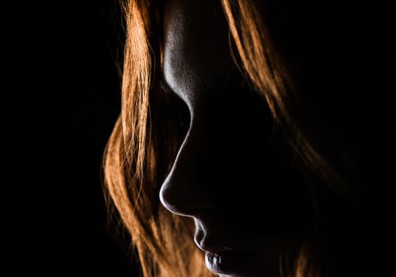 我們都戴著「面具」活著，但愈多張愈好嗎？剖析心理學家榮格的人格面具