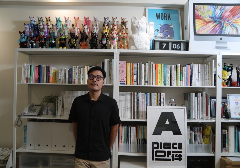 本次國慶主視覺設計的幕後操刀者,是年僅30歲的新銳設計師曾國展。