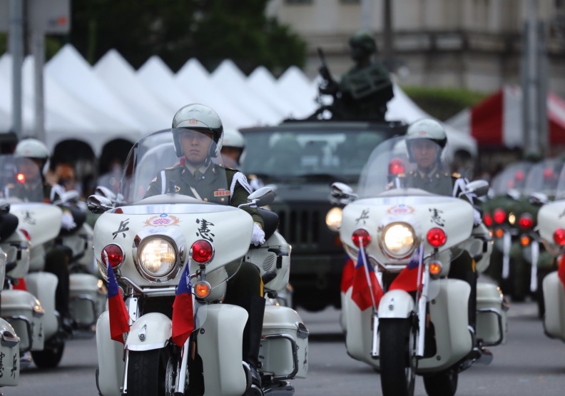 2020雙十國慶，總統府前閱兵。池孟諭攝。